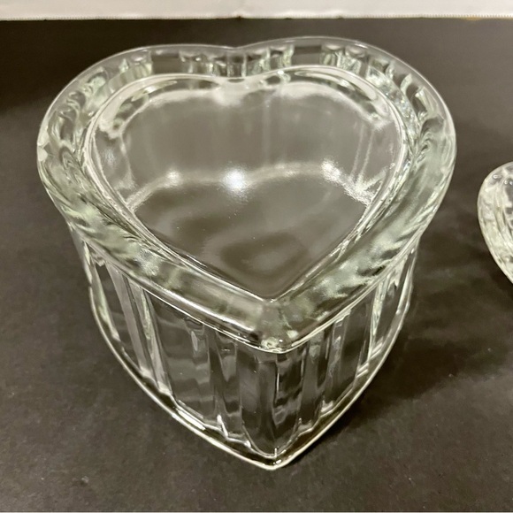 Vintage Crystal Trinket Dish Ribbed Glass Heart Shaped Candy Dish with Lid - Picture 3 of 10